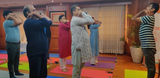 Conducting-Yoga-Asanas-before-Meditation-1