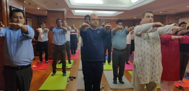 Participants-Practicing-Asanas-1