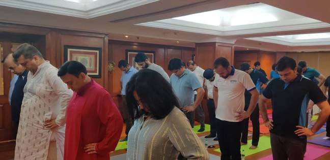 Participants-practcing-Asanas-before-starting-meditation-1