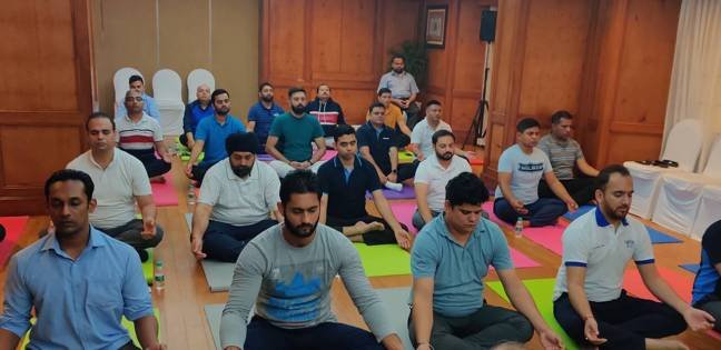 Participants-relaxing-silently-before-going-into-deep-meditation-1