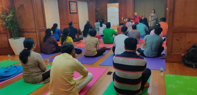 Dr.-Deepak-Mittal-Interacting-with-Soul-Yoga-worskshop-members