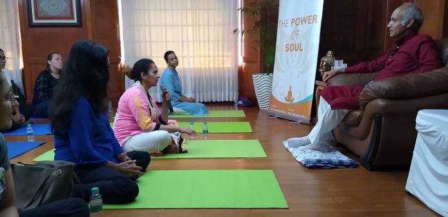 Participants-Interacting-with-Dr.-Deepak-Mittal